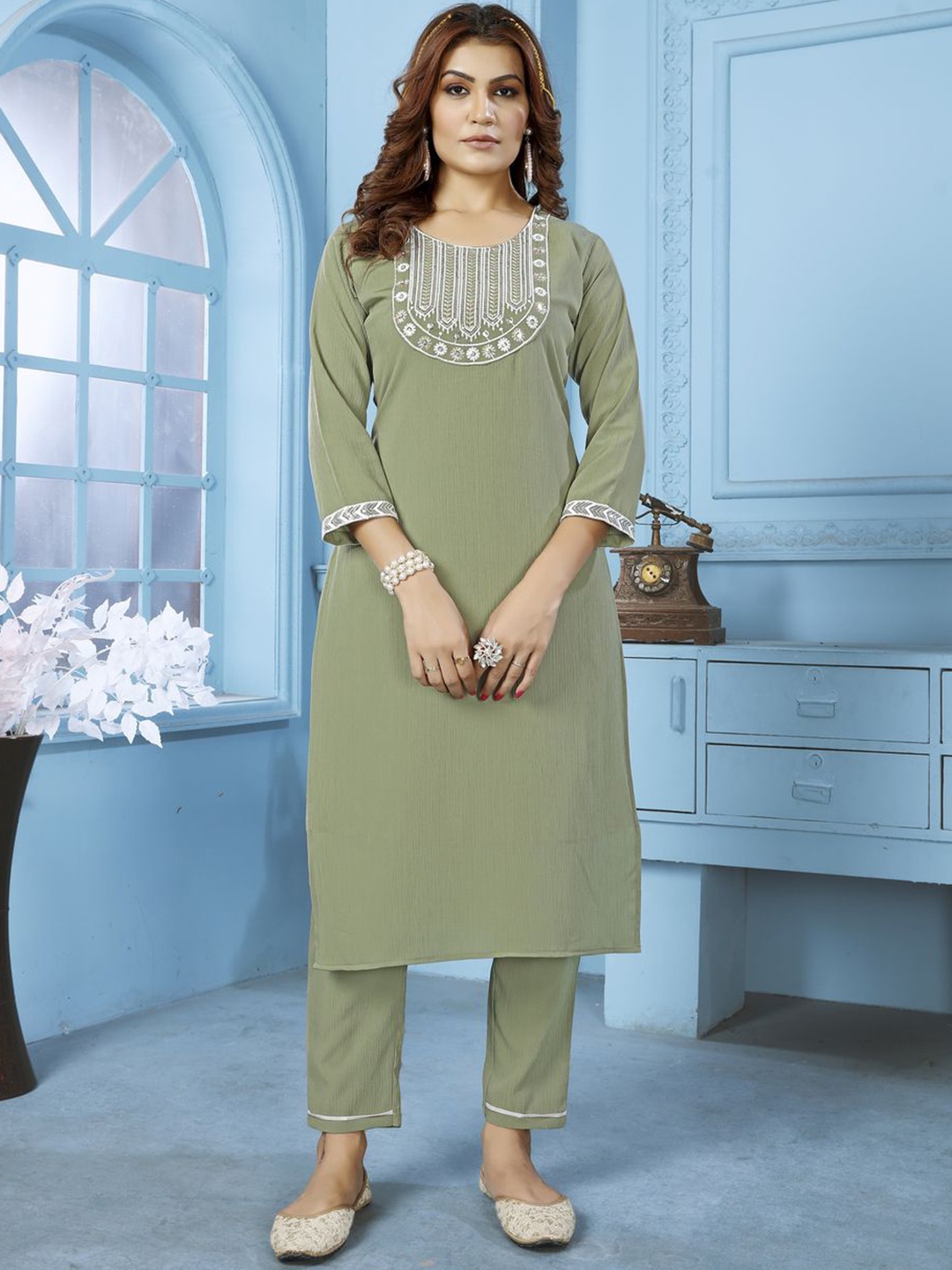 

Rujave Embroidered Straight Kurta & Trousers, Sea green