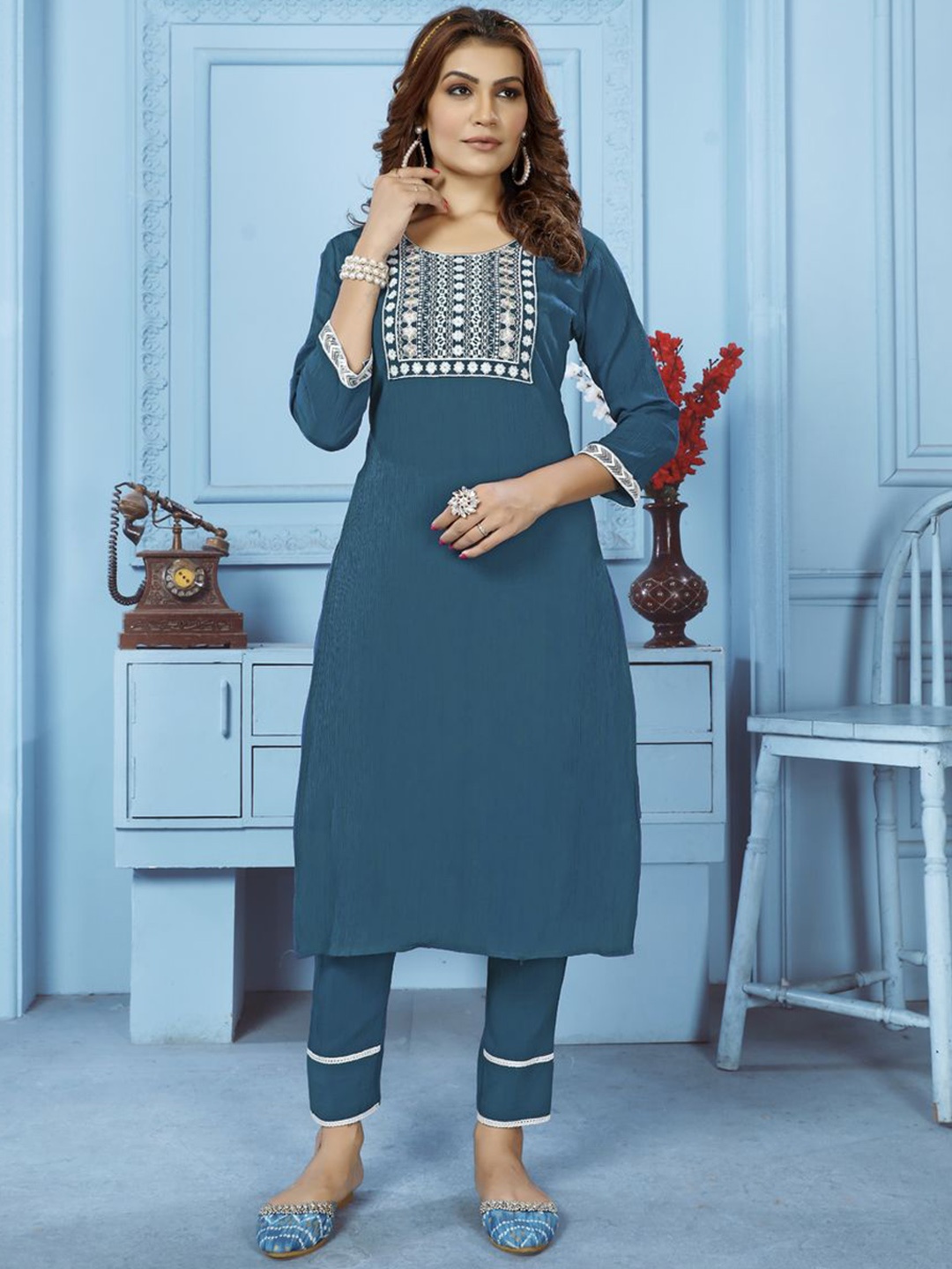 

Rujave Floral Embroidered Pure Cotton Straight Kurta With Trousers, Turquoise blue