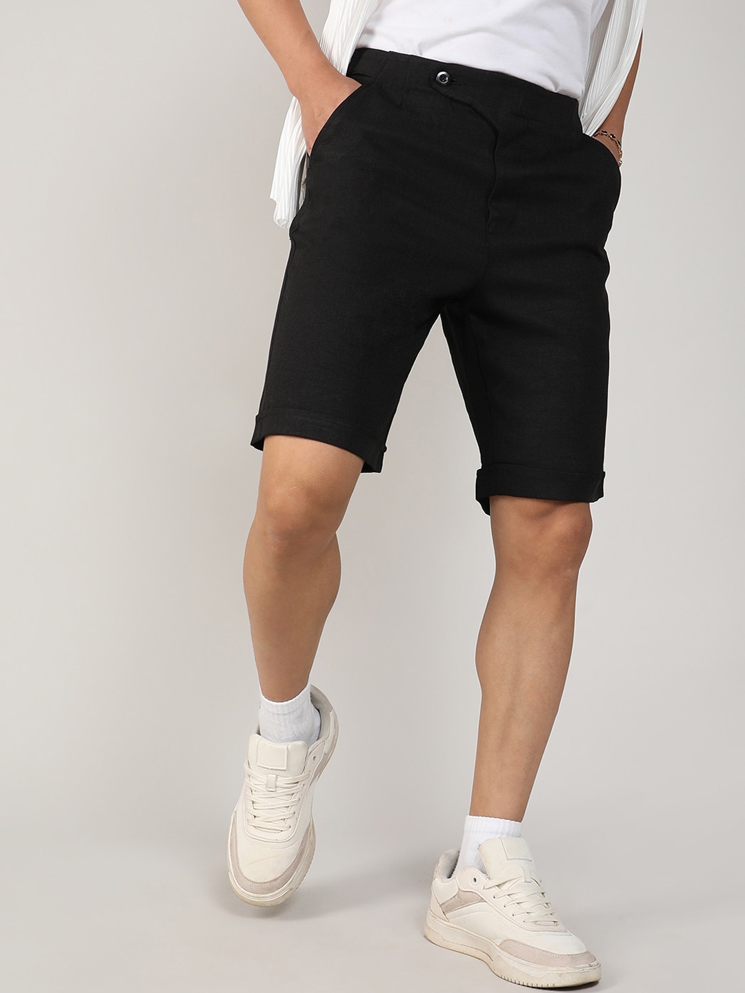 

Campus Sutra Men Mid-Rise Tailored Shorts, Black