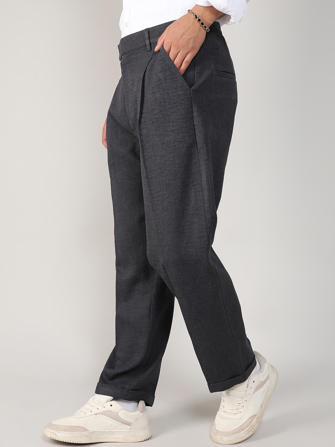 

Campus Sutra Men Comfort Mid-Rise Easy Wash Regular Trousers, Black