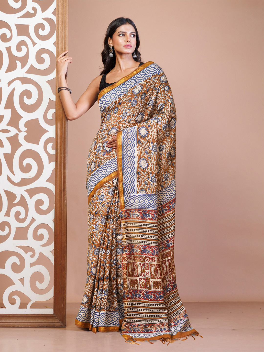 

Unnati Silks Floral Zari Handloom Bagru Saree, Brown