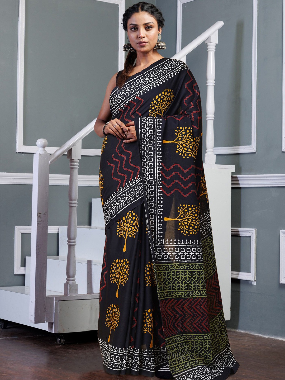 

Unnati Silks Ethnic Motifs Pure Cotton Handloom Block Print Saree, Black
