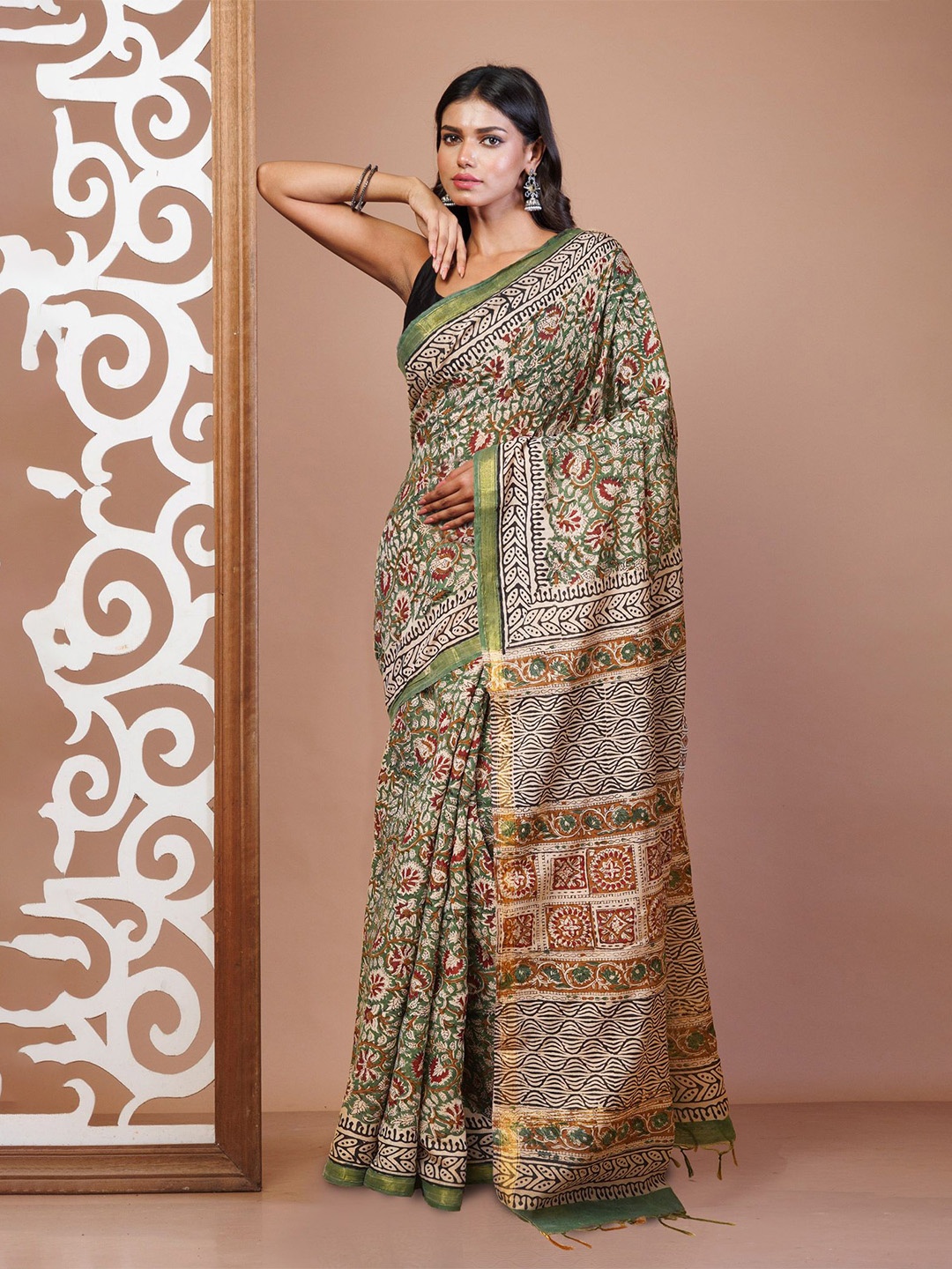 

Unnati Silks Floral Zari Handloom Bagru Saree, Green