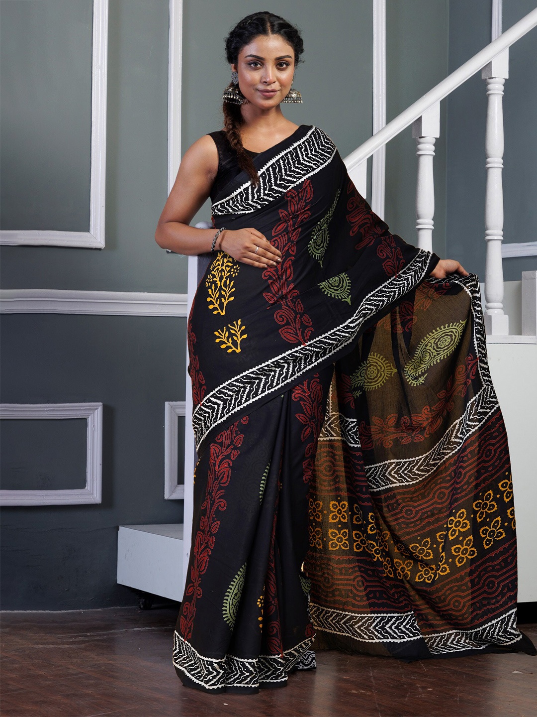 

Unnati Silks Ethnic Motifs Pure Cotton Handloom Block Print Saree, Black