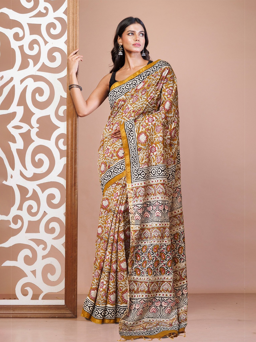 

Unnati Silks Ethnic Motifs Zari Handloom Bagru Saree, Brown