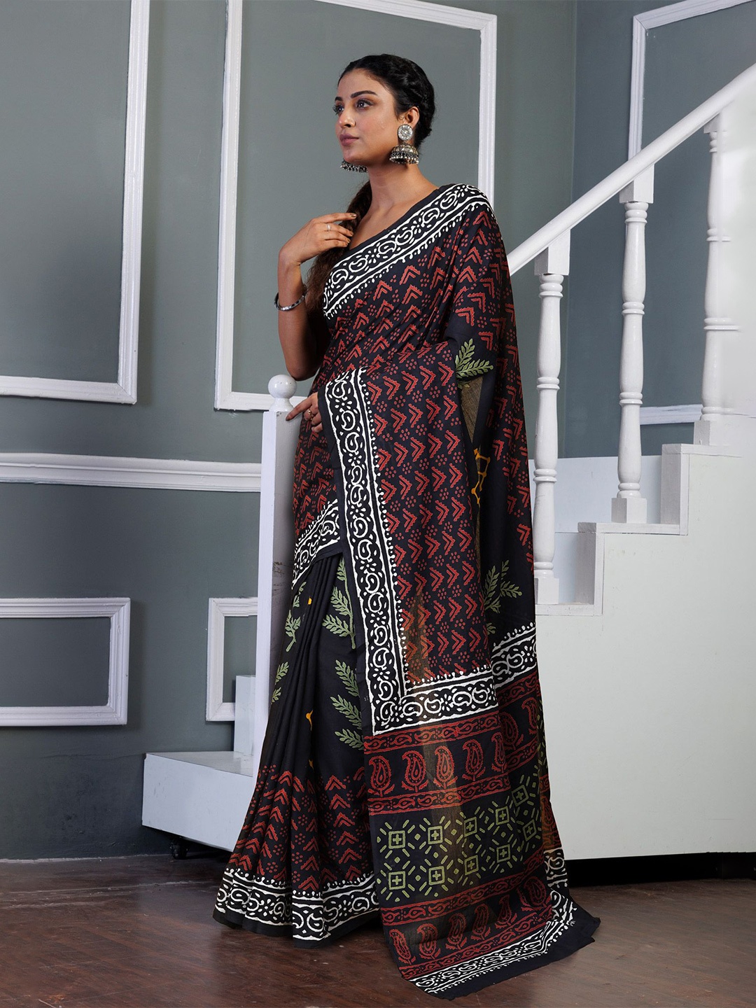 

Unnati Silks Ethnic Motifs Pure Cotton Handloom Block Print Saree, Black