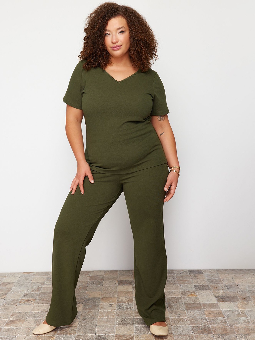 

Trendyol Plus Size V-Neck Short Sleeves T-shirt With Trousers, Olive