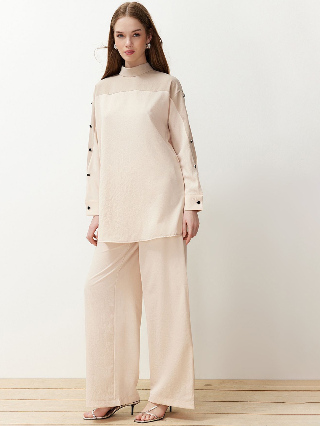 

Trendyol Colourblocked Top With Trousers, Off white