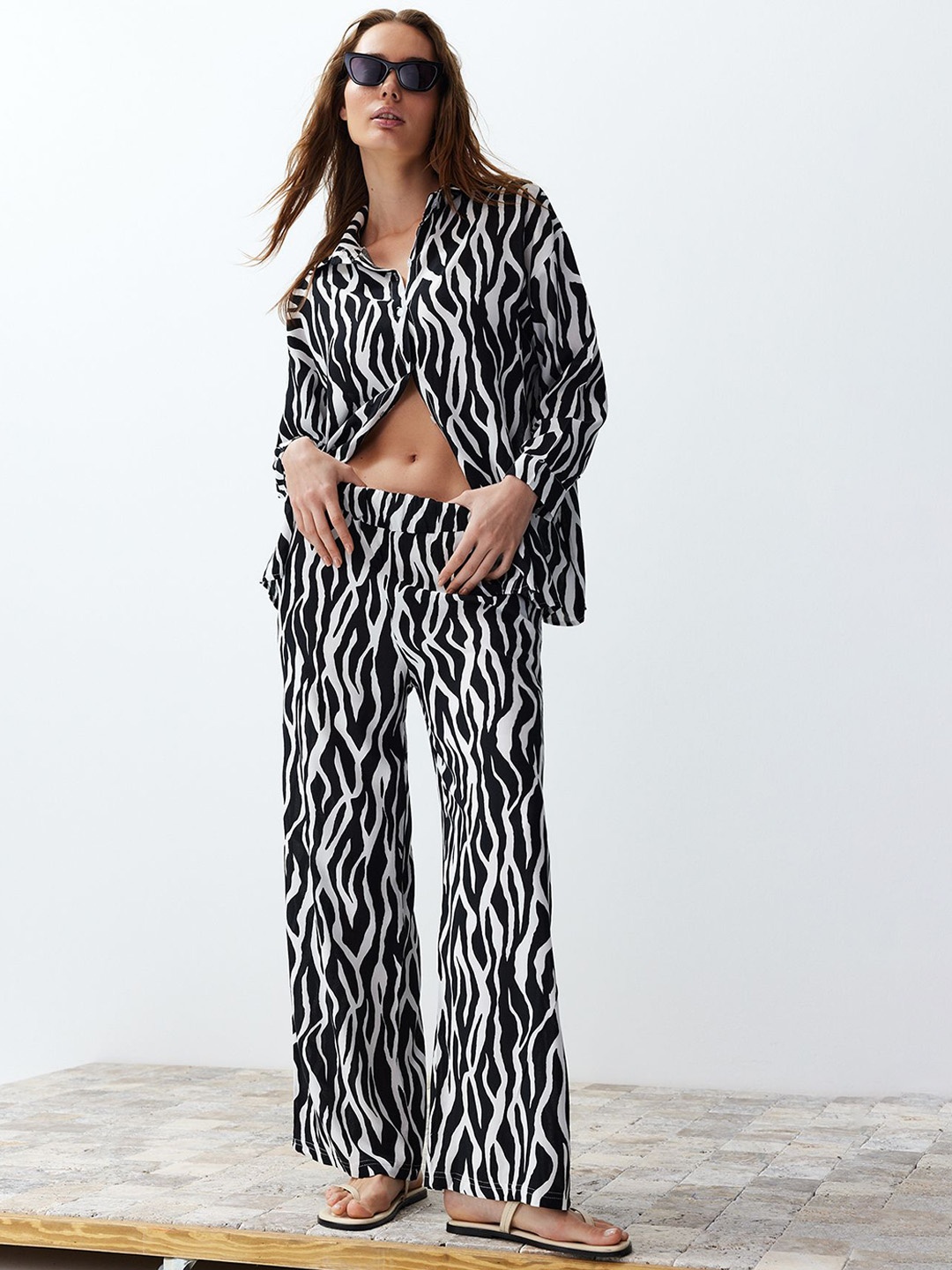 

Trendyol Printed Long Sleeves Shirt With Trousers, Black