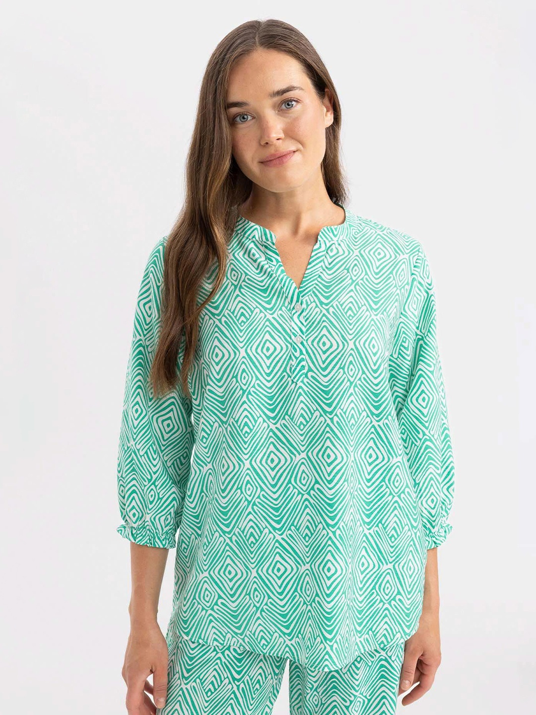 

DeFacto Women Opaque Printed Casual Shirt, Na