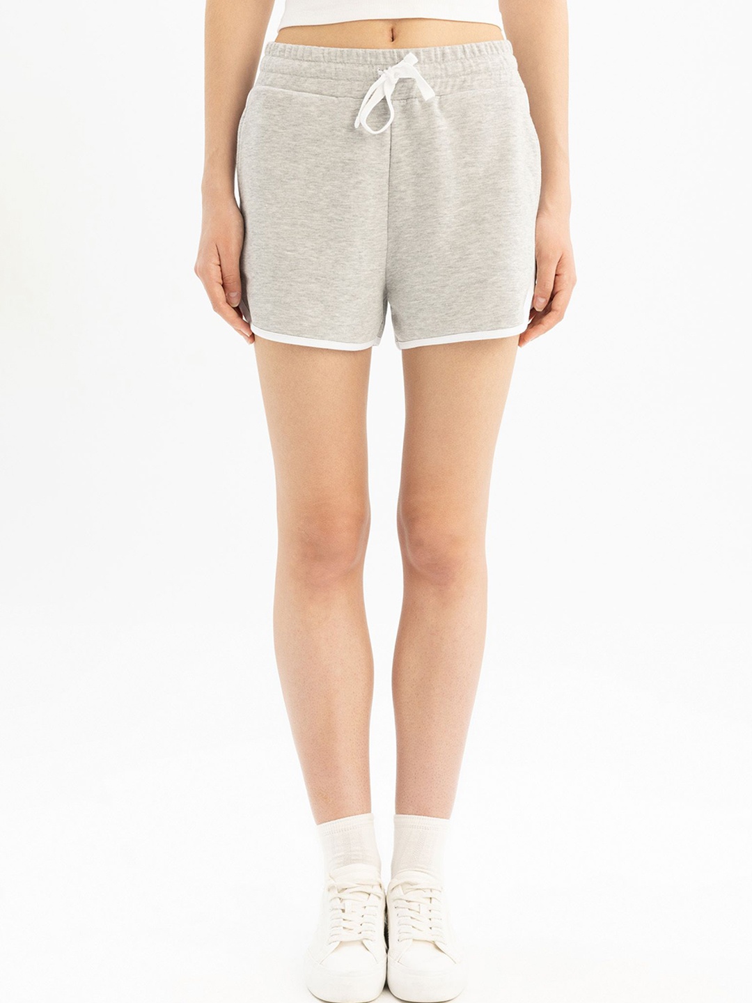 

DeFacto Women Shorts, Na