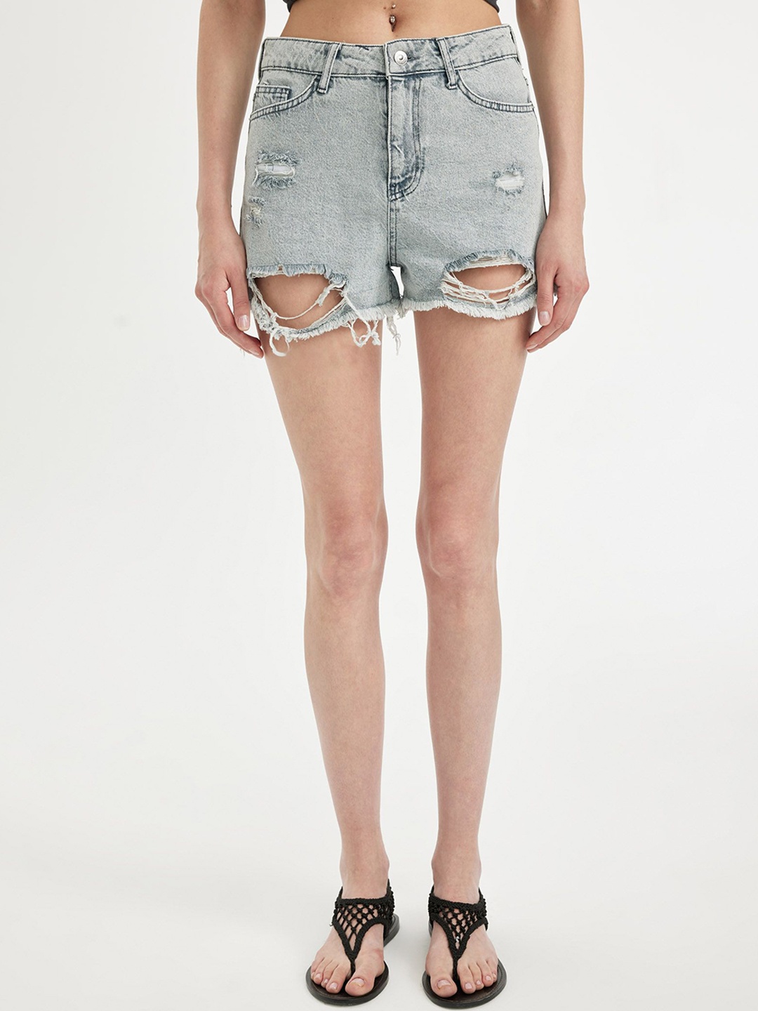 

DeFacto Women Washed Mid-Rise Pure Cotton Denim Shorts, Grey