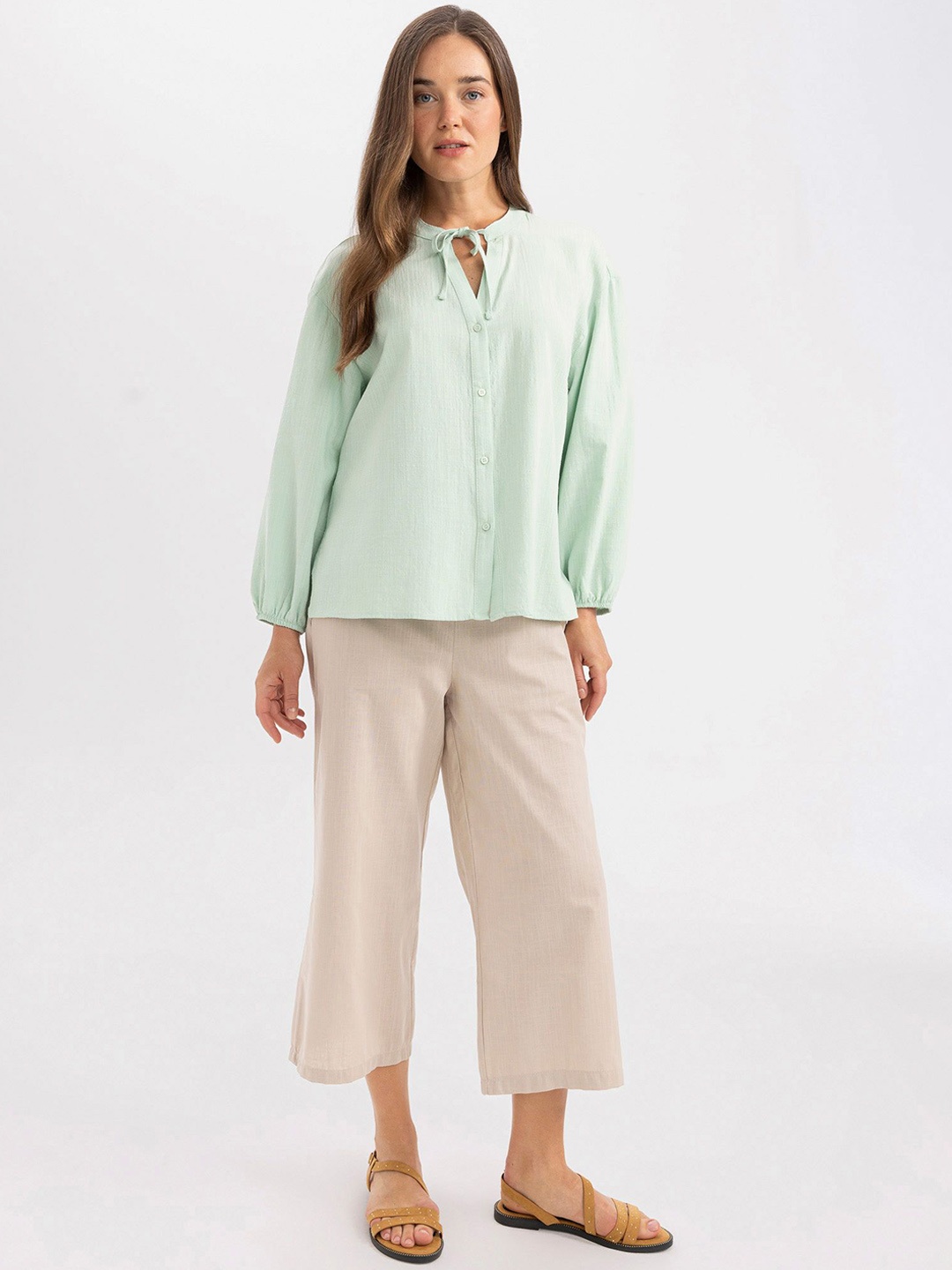 

DeFacto Women Shorts, Na