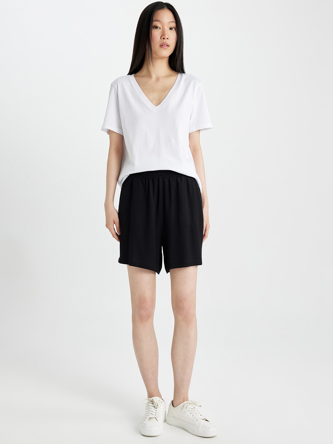 

DeFacto Women Mid-Rise Shorts, Black