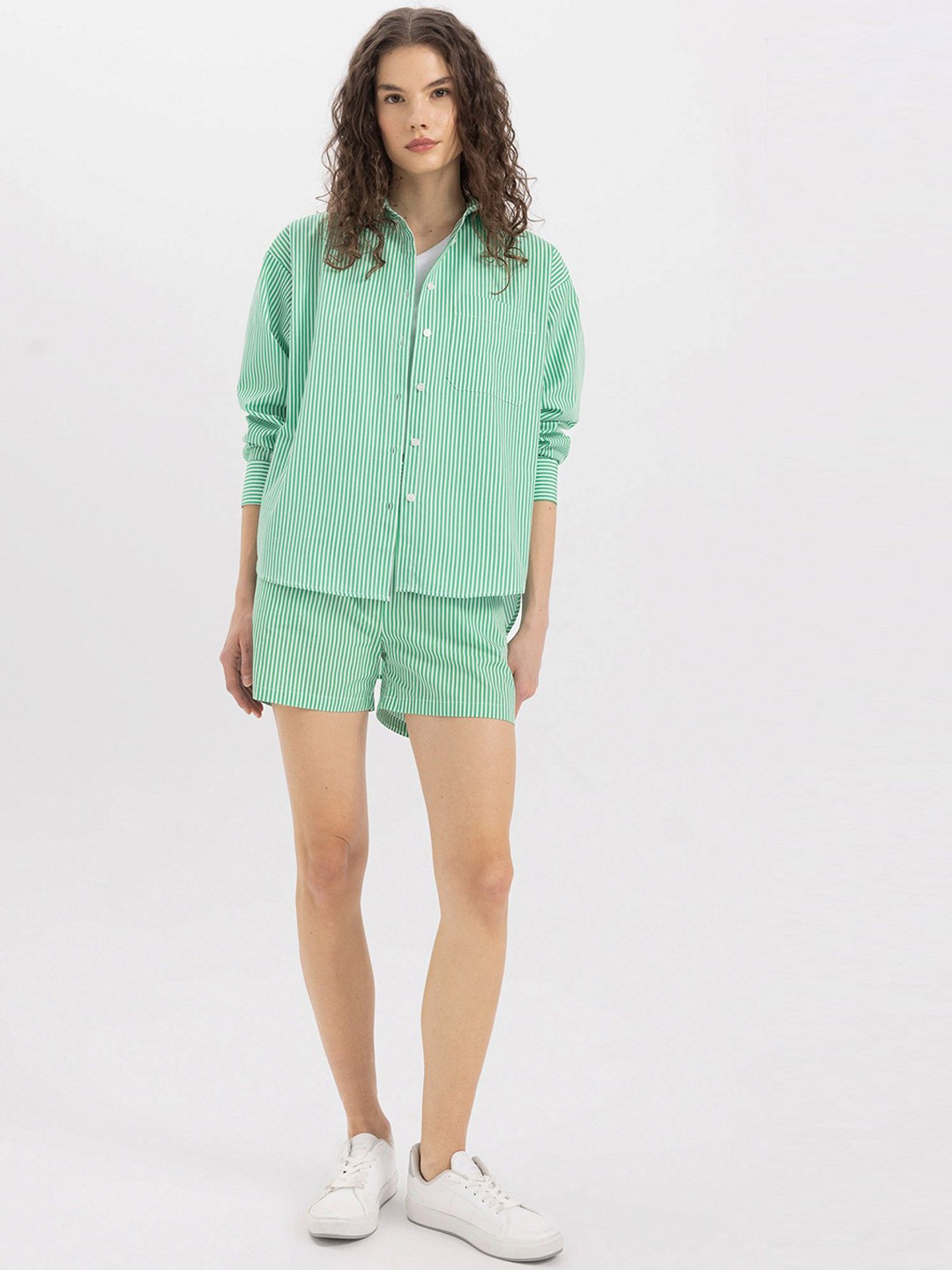 

DeFacto Women Striped Mid-Rise Pure Cotton Shorts, Green
