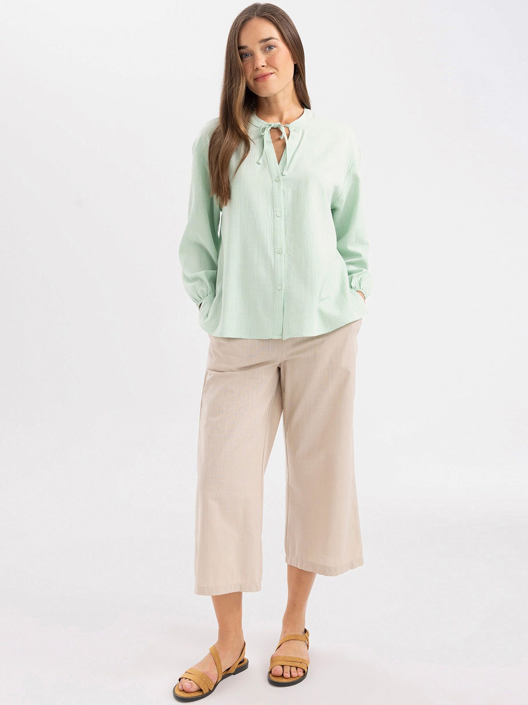 

DeFacto Women Shorts, Na