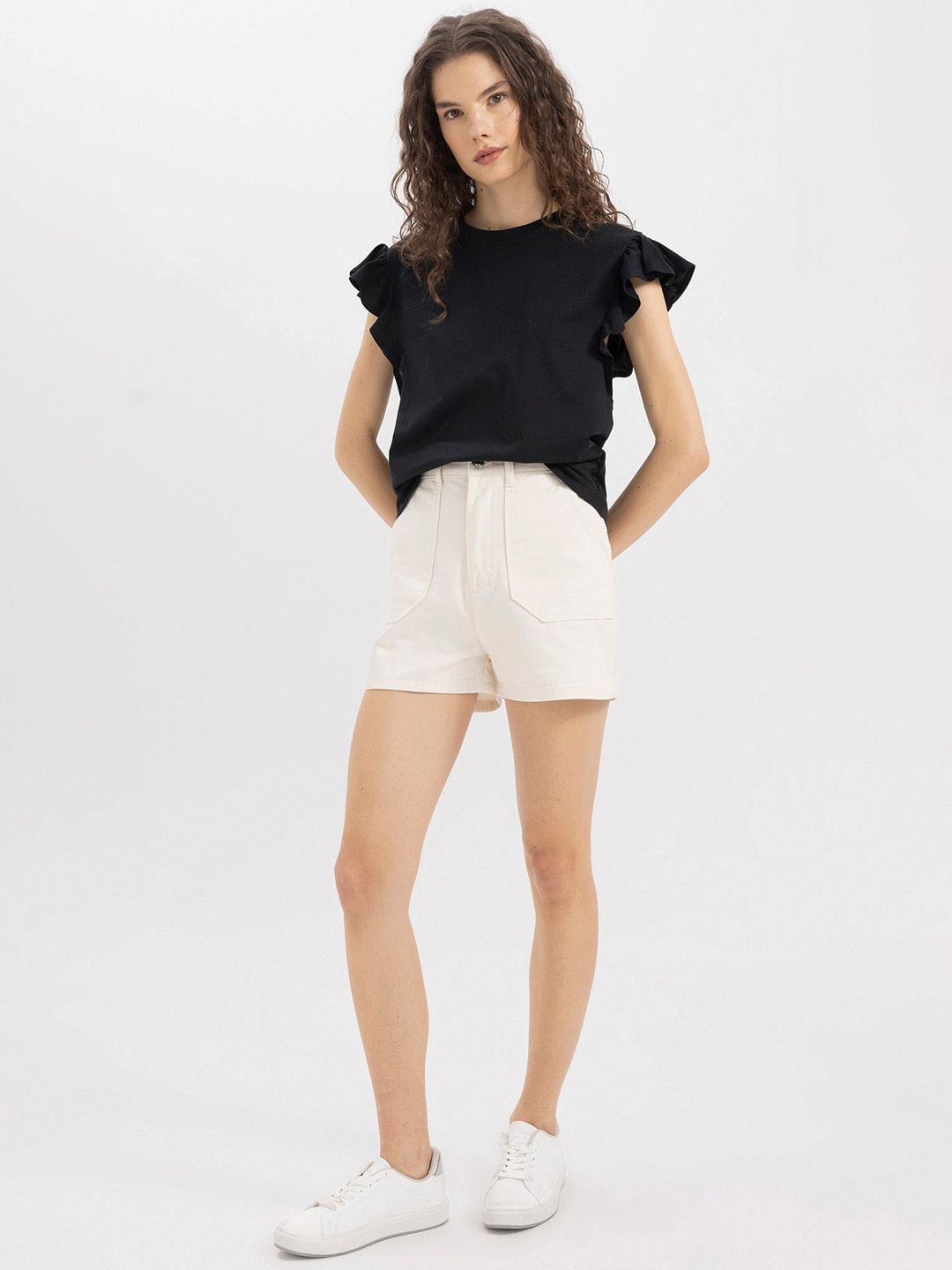

DeFacto Women Shorts, Na