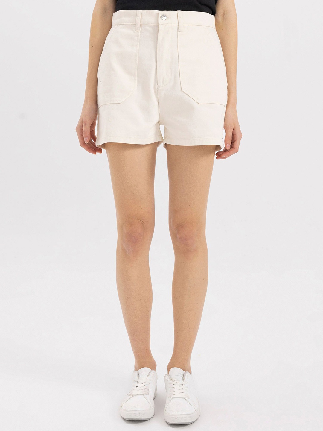 

DeFacto Women Shorts, Na
