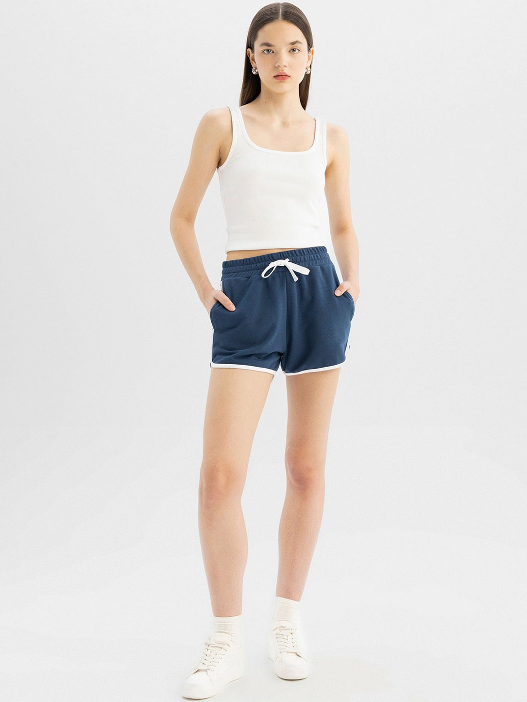 

DeFacto Women Shorts, Na
