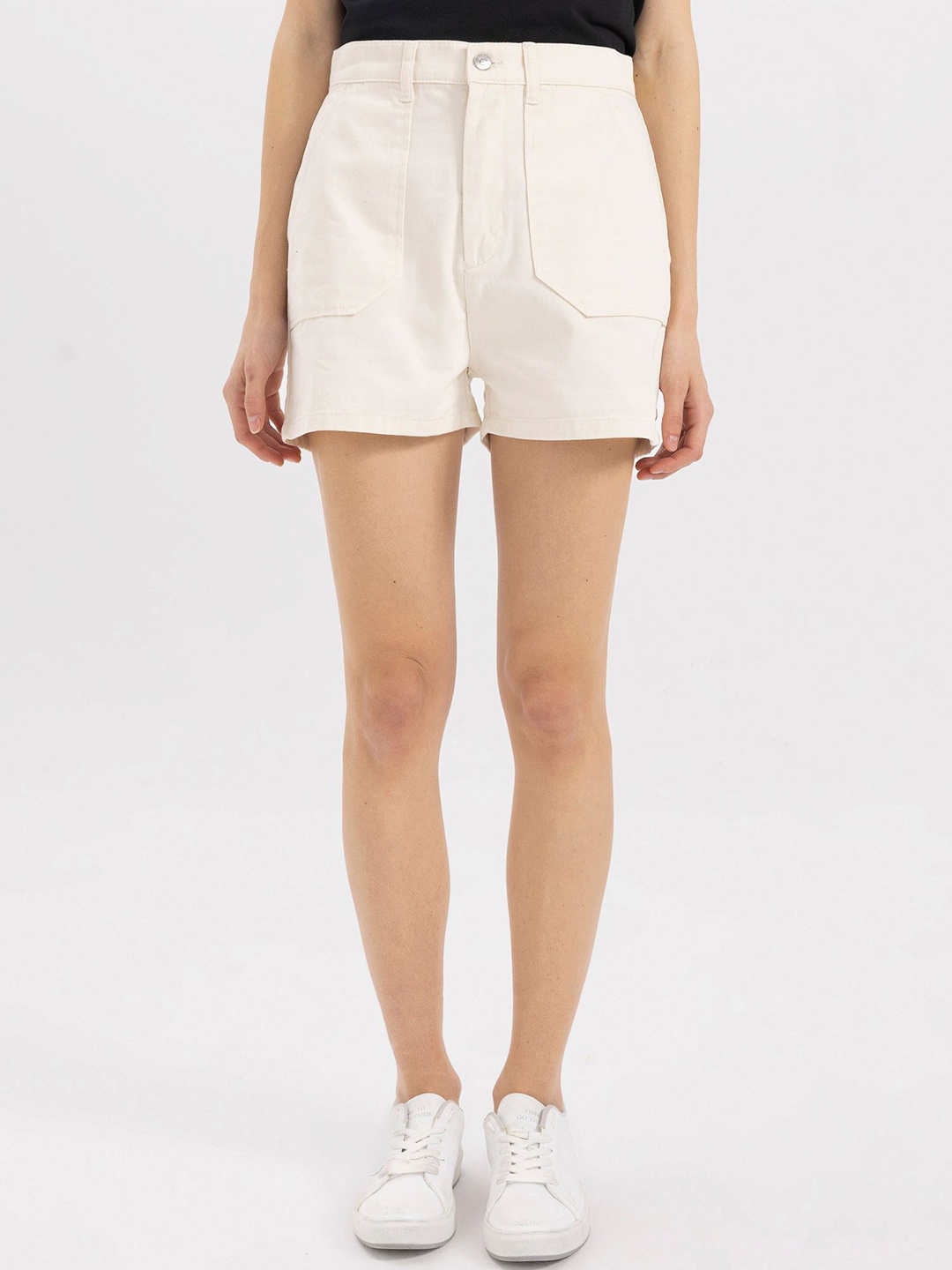 

DeFacto Women Shorts, Na