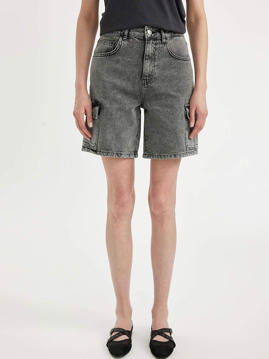 

DeFacto Women Washed Denim Shorts, Na