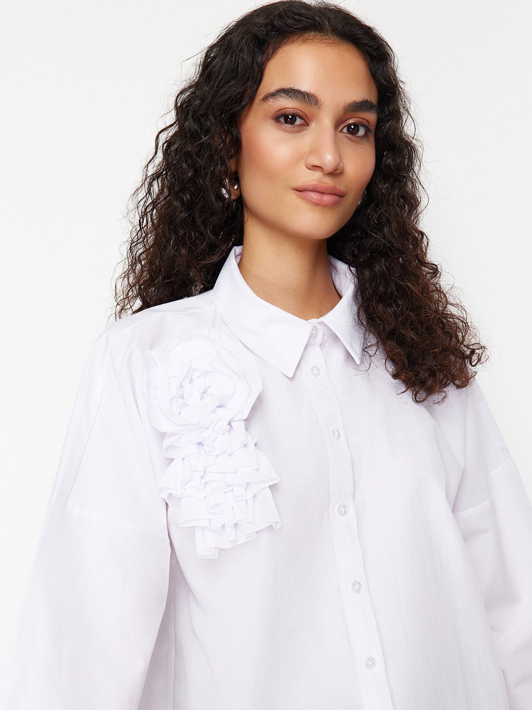 

Trendyol Spread Collar Embellished Longline Casual Shirt, White