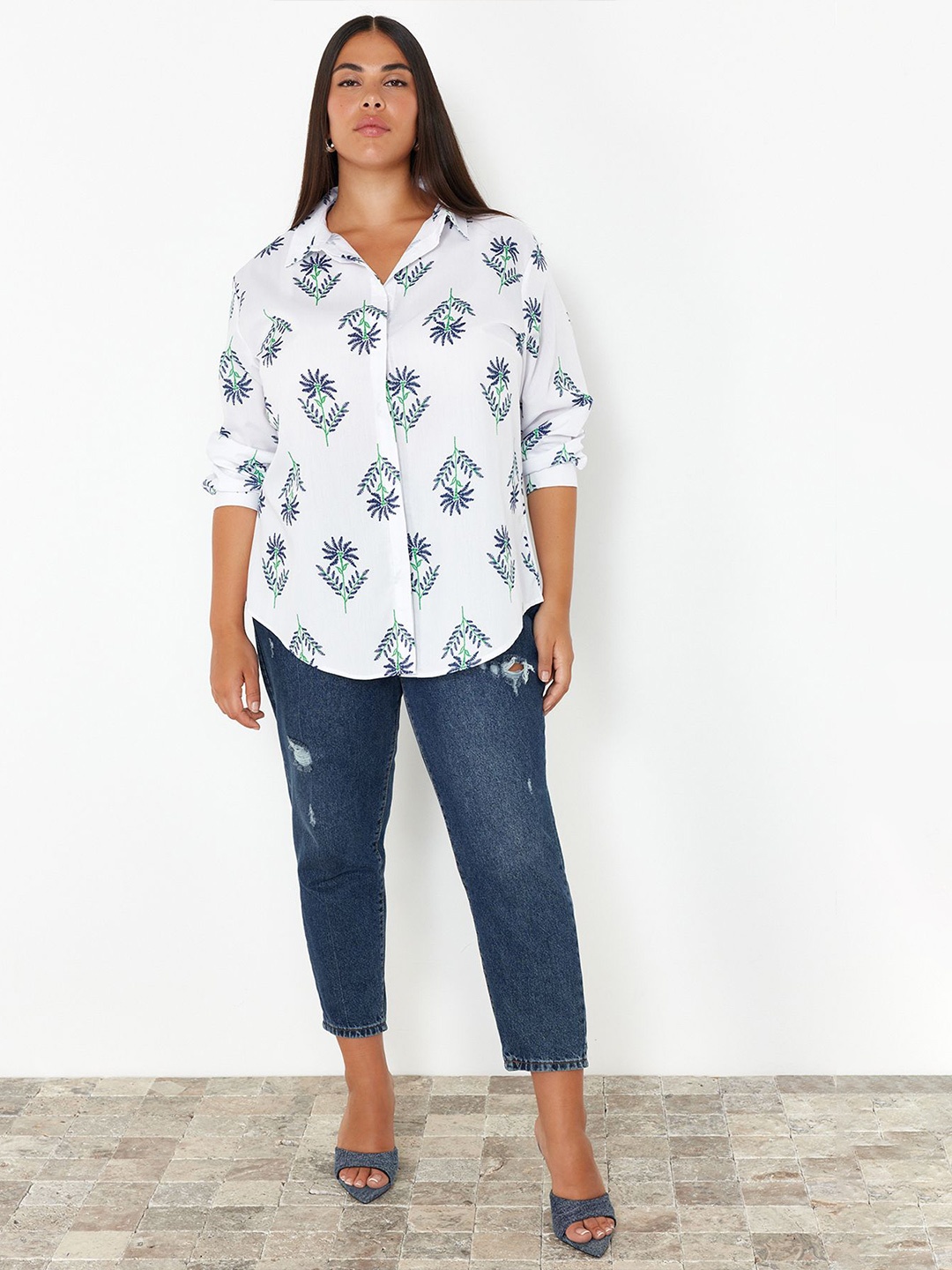 

Trendyol Plus Size Floral Printed Spread Collar Casual Shirt, White