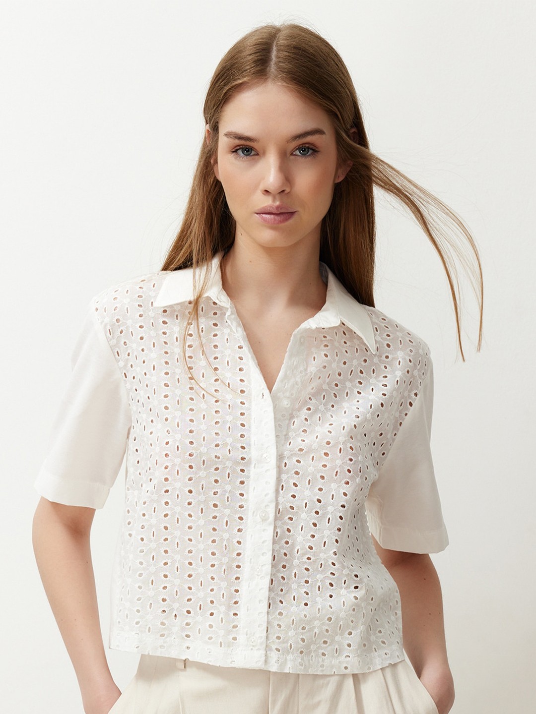 

Trendyol Self Design Textured Spread Collar Short Sleeves Casual Shirt, White