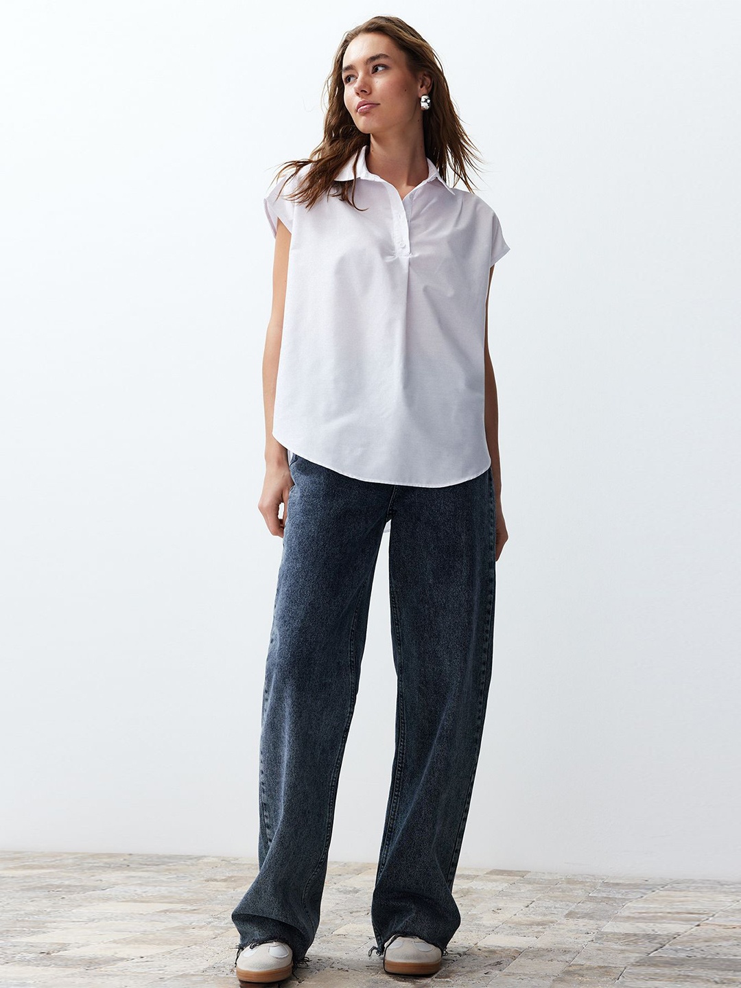 

Trendyol Spread Collar Cap Sleeves Casual Shirt, White
