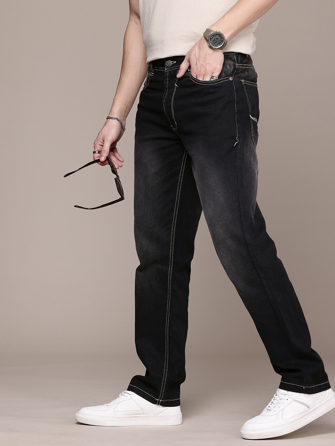 

The Roadster Life Co. Men Pure Cotton Light Fade Jeans, Black