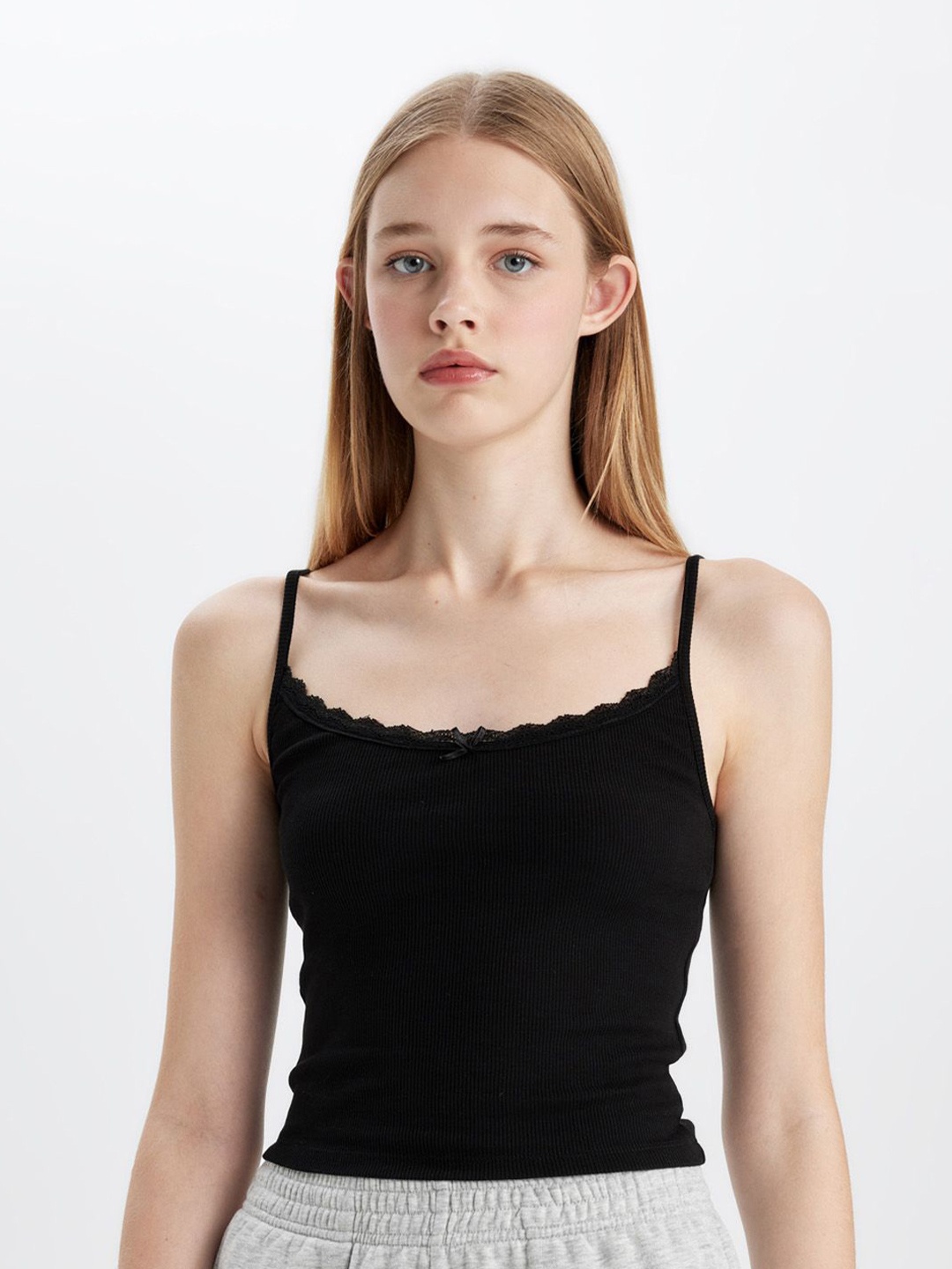 

DeFacto Shoulder Straps Fitted Top, Black
