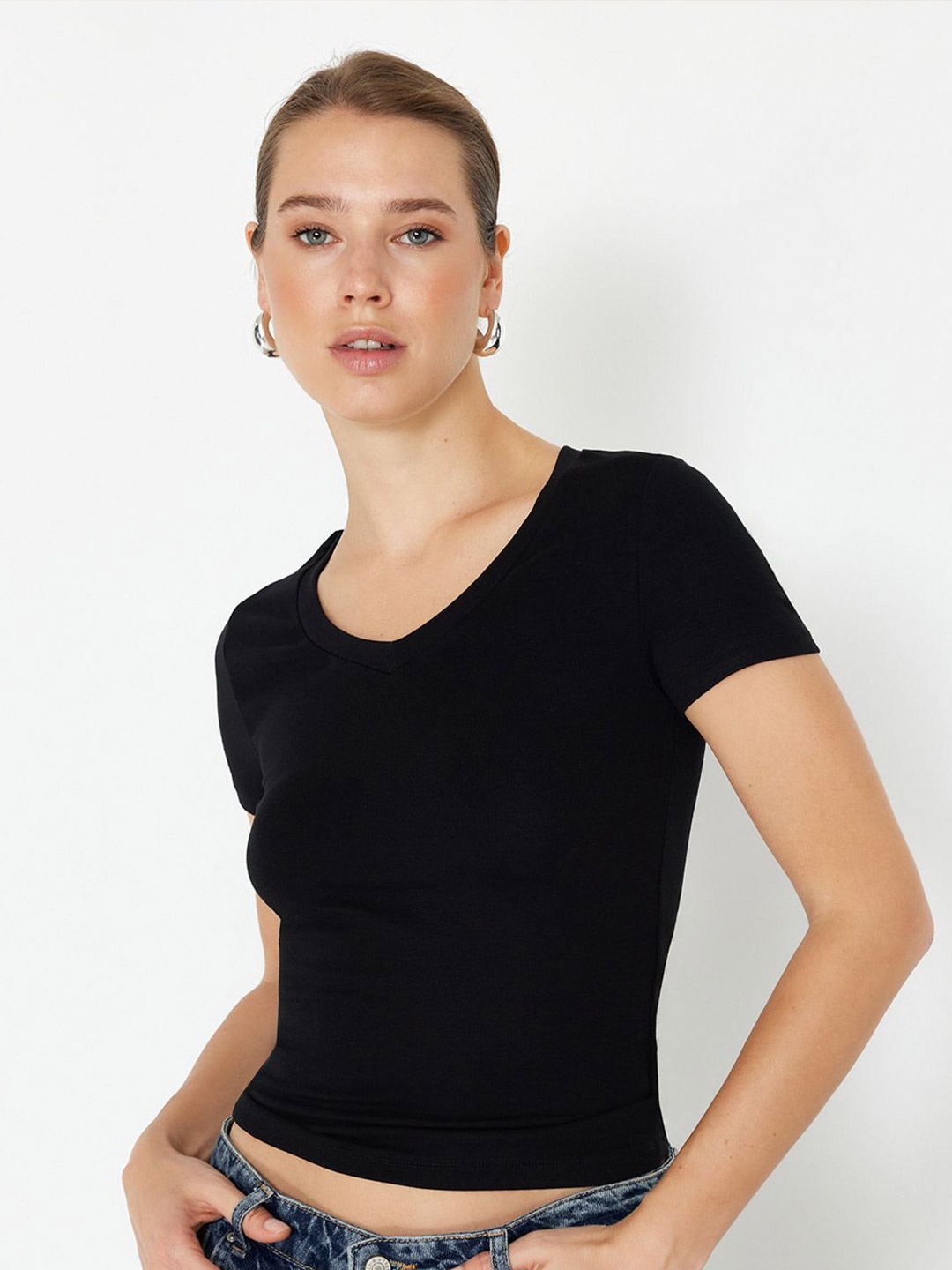 

Trendyol Round Neck Regular Top, Black