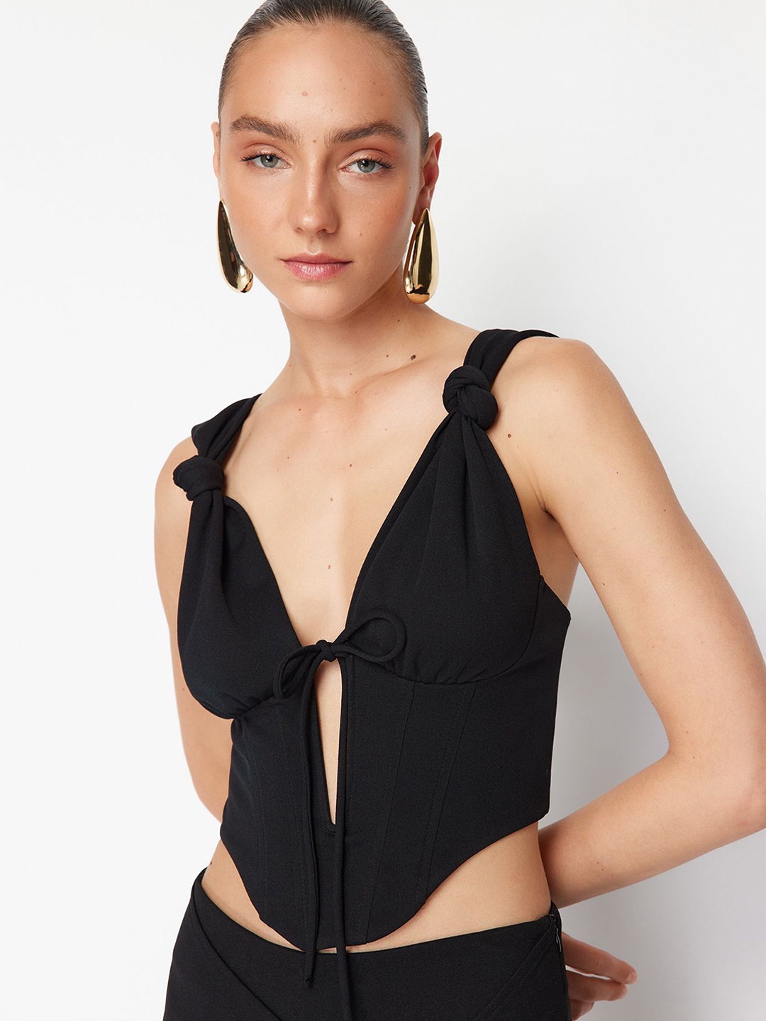 

Trendyol Shoulder Straps Bralette Crop Top, Black