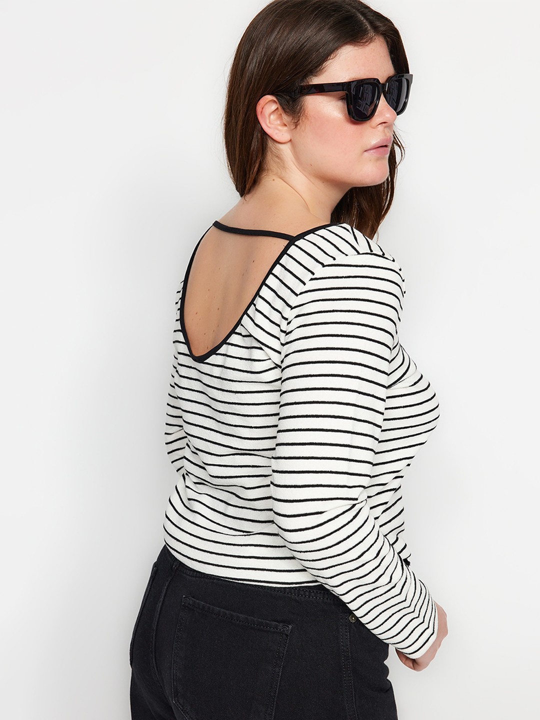 

Trendyol Round Neck Striped Long Sleeve Cotton Styled Back Top, White