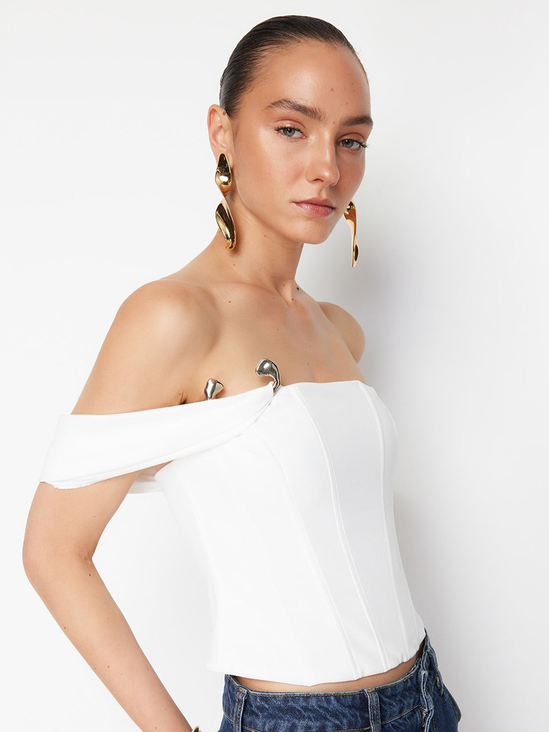 

Trendyol Off-Shoulder Bardot Crop Top, White