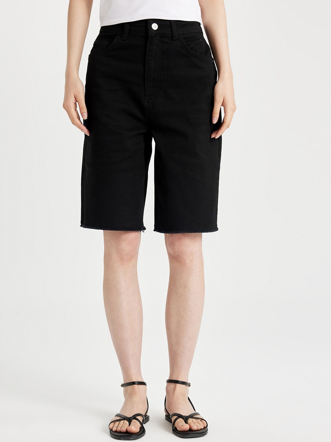 

DeFacto Women Regular Fit Mid-Rise Shorts, Na