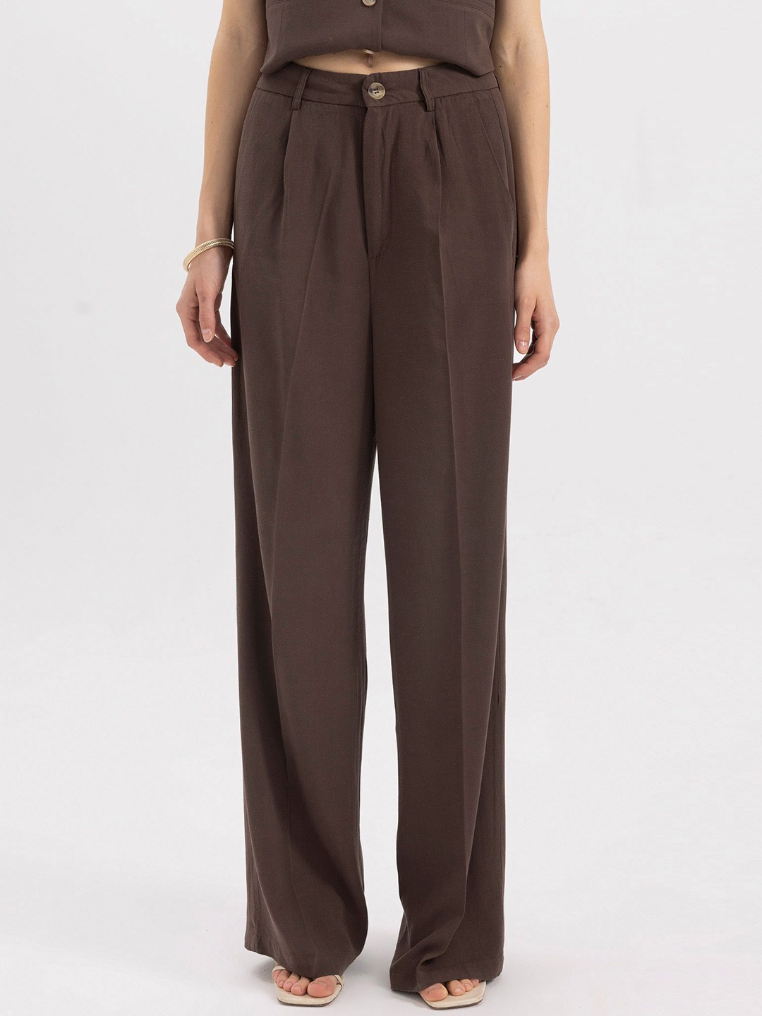 

DeFacto Women Mid-Rise Parallel Trousers, Coffee brown
