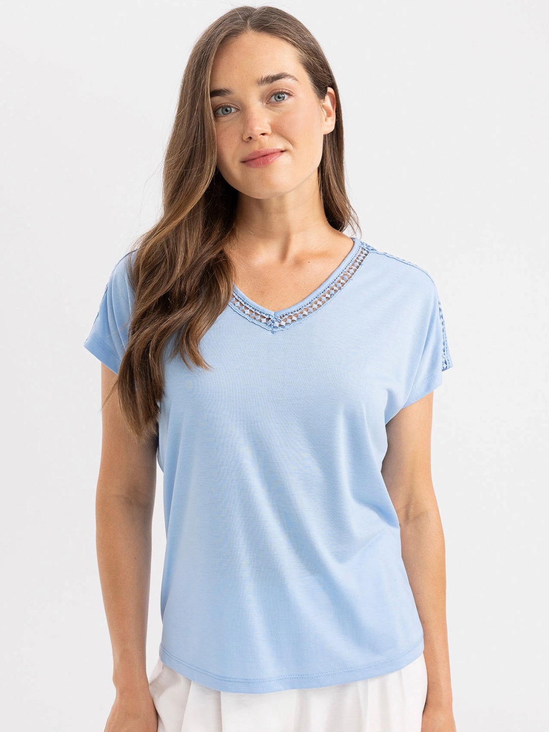 

DeFacto Women V-Neck T-shirt, Na