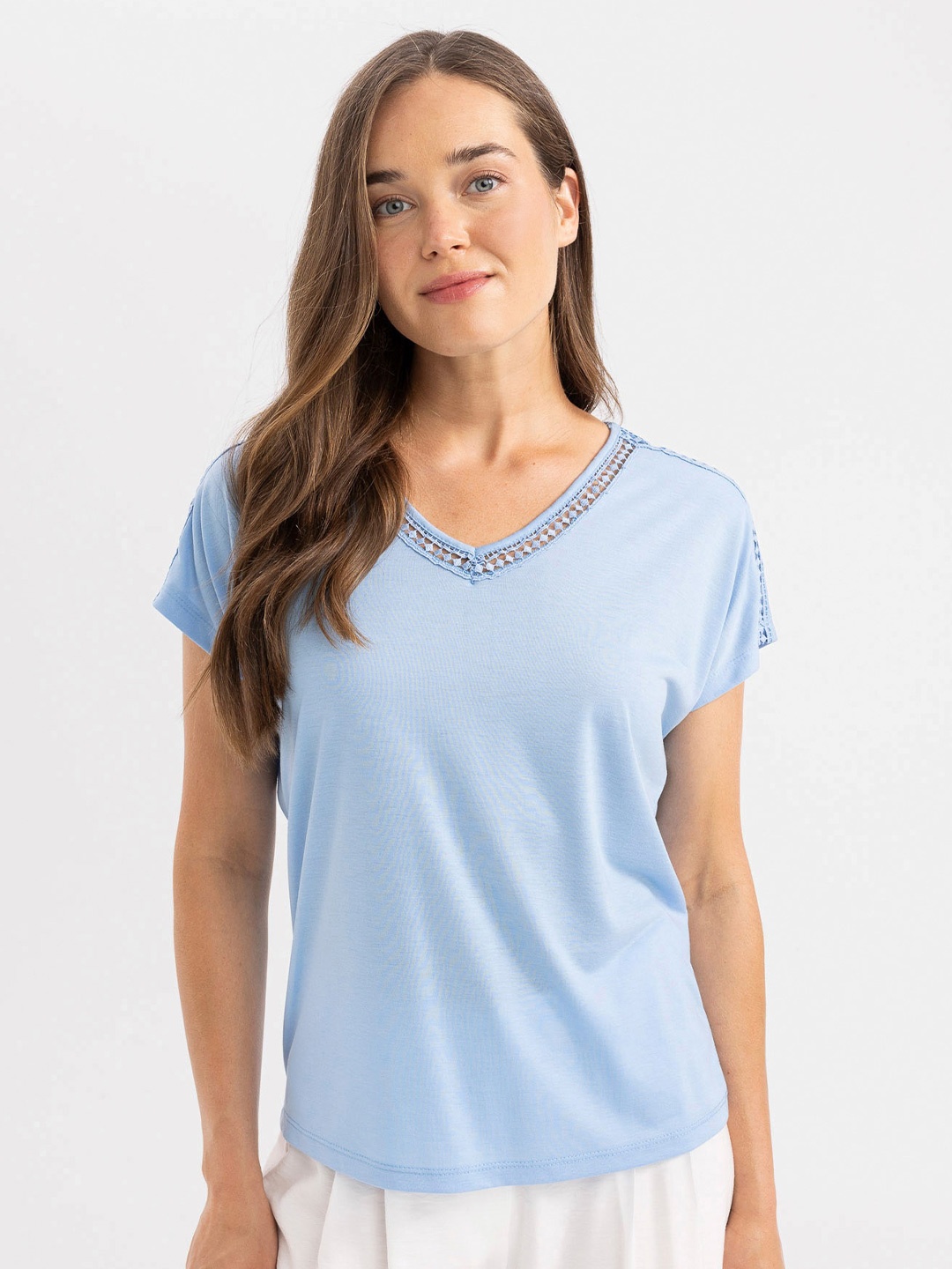 

DeFacto Women V-Neck T-shirt, Na