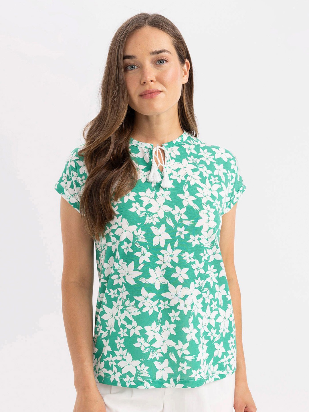

DeFacto Women Printed Extended Sleeves Pockets T-shirt, Na