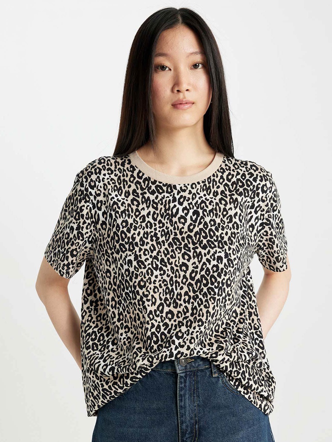 

DeFacto Women Printed Monochrome Raw Edge T-shirt, Na
