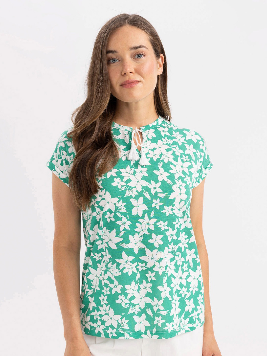 

DeFacto Women Printed Extended Sleeves Pockets T-shirt, Na