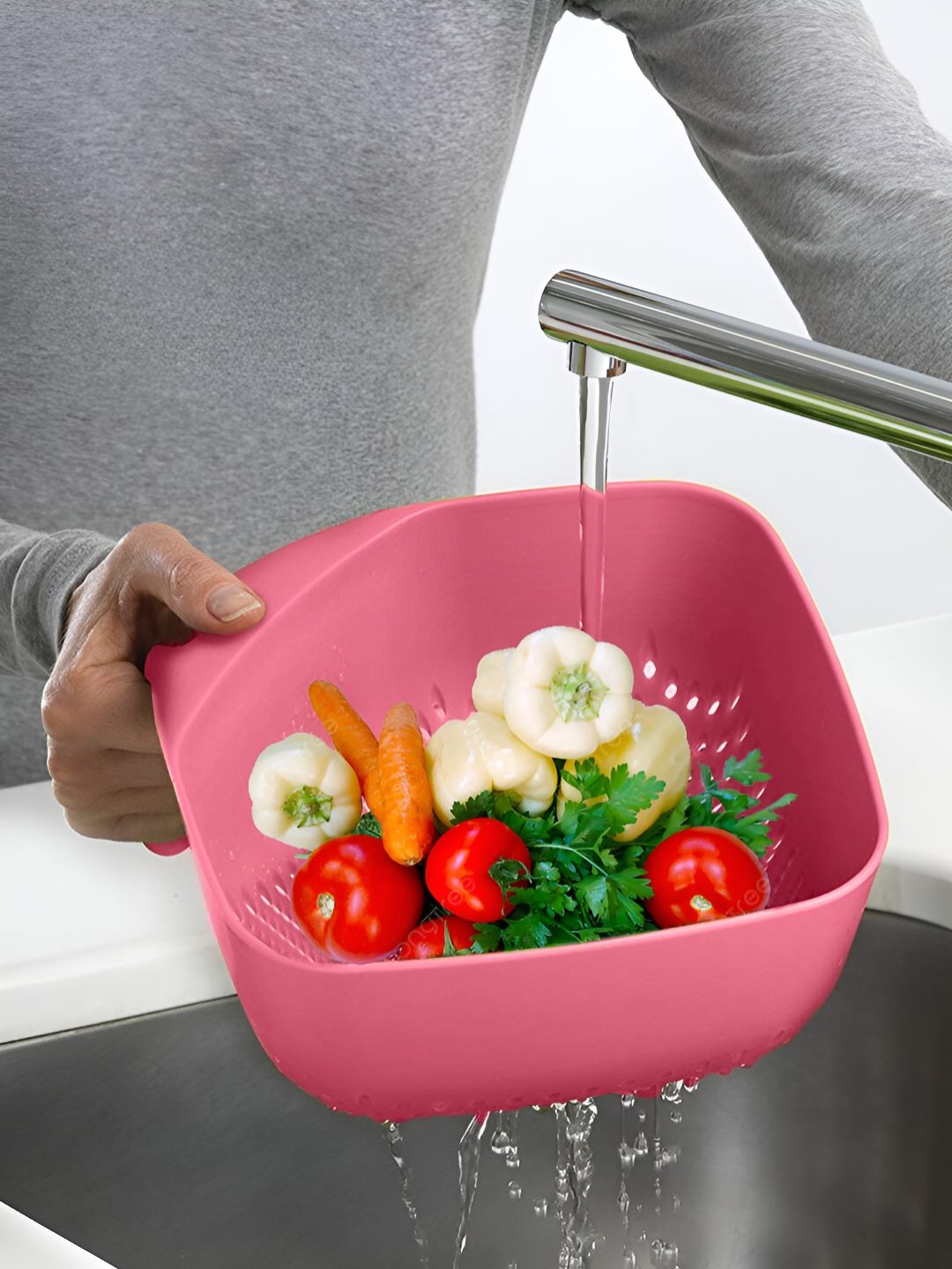 

Frenchware Pink Colander with Handle & Strainer, Peach