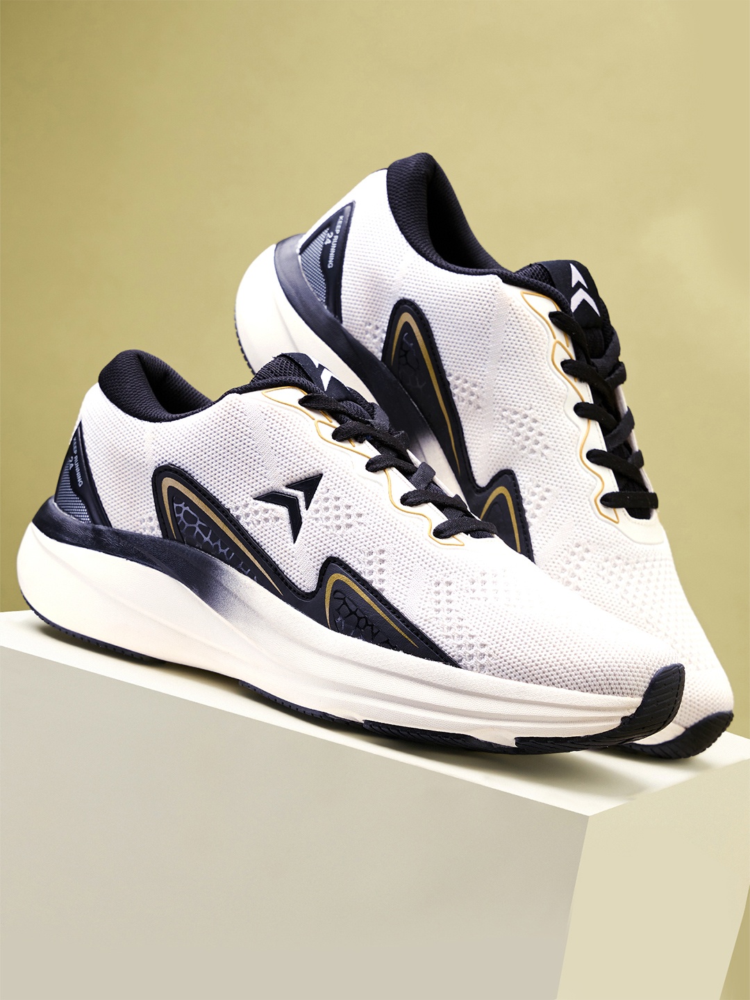 

Avant Men Radiant Running Shoes, White