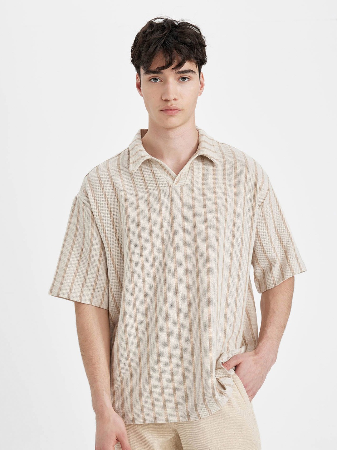 

DeFacto Men Opaque Striped Casual Shirt, Cream