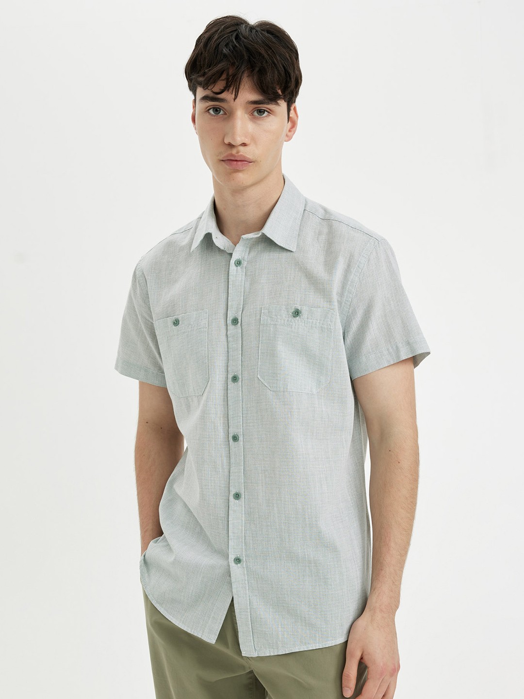 

DeFacto Men Opaque Striped Casual Shirt, Na