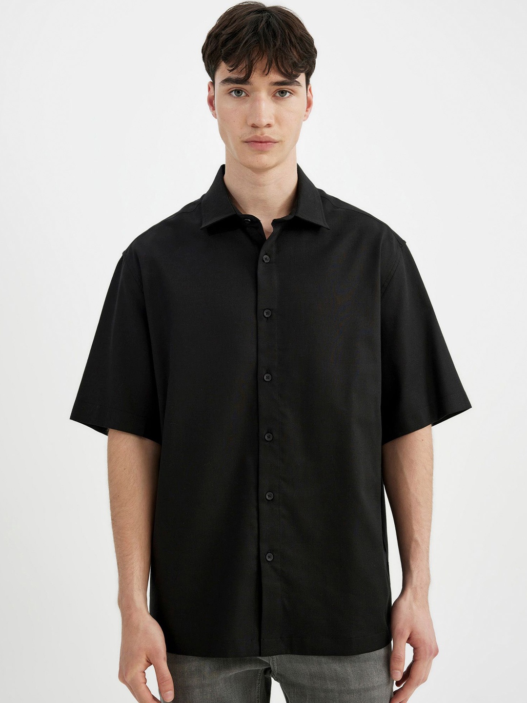 

DeFacto Men Opaque Casual Shirt, Na
