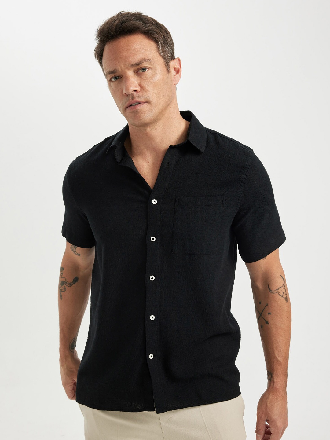 

DeFacto Men Opaque Casual Shirt, Na