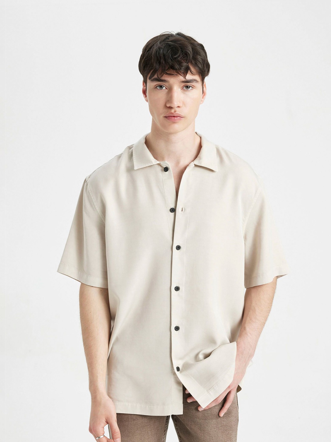 

DeFacto Men Opaque Casual Shirt, Na