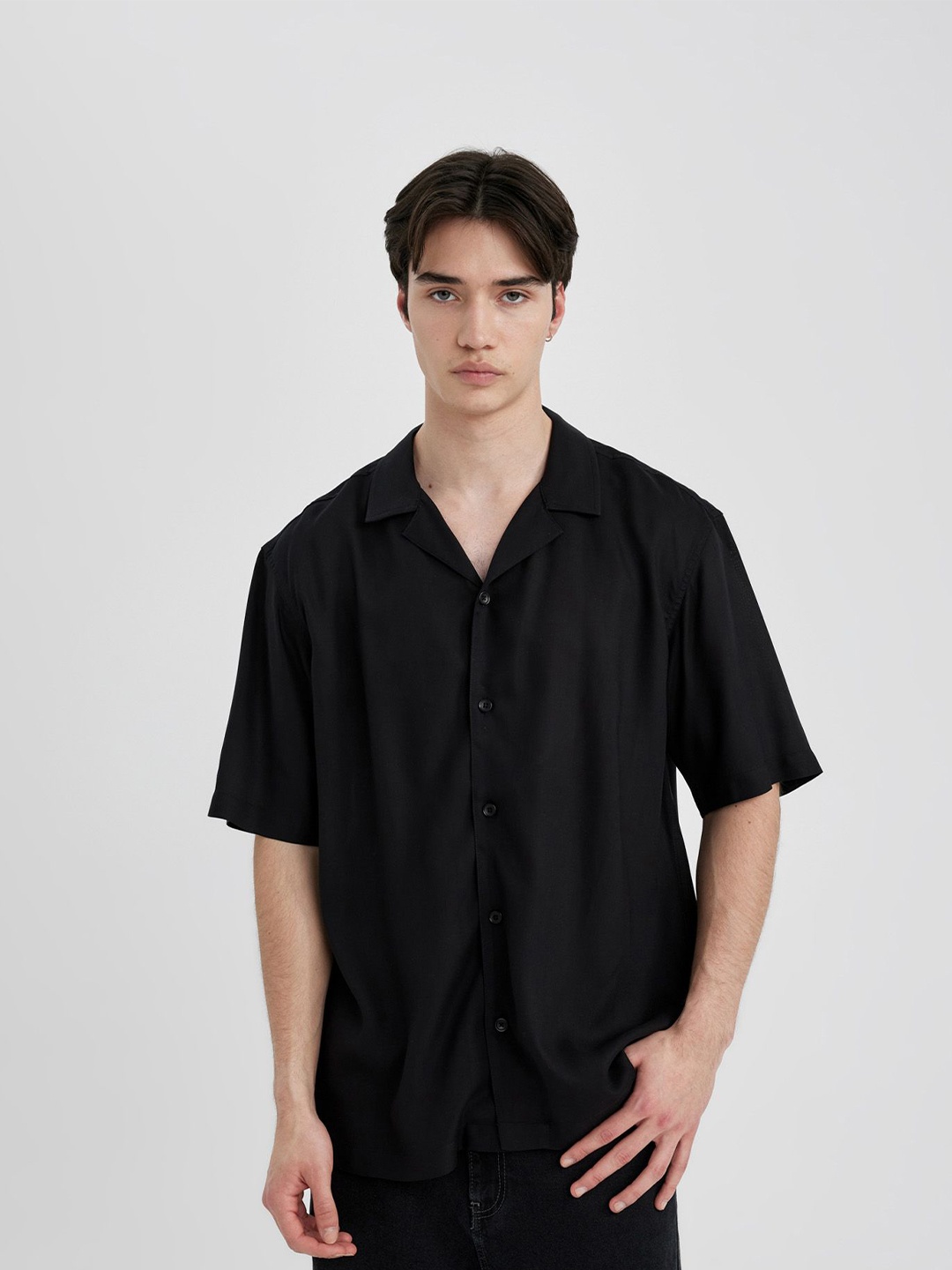 

DeFacto Men Opaque Casual Shirt, Black